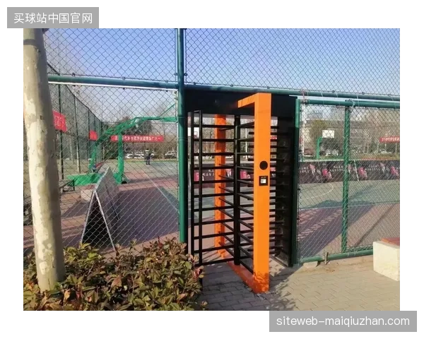 十万级观众瞬间并发请求如何导致场馆周边智能交通闸机通信中断？
